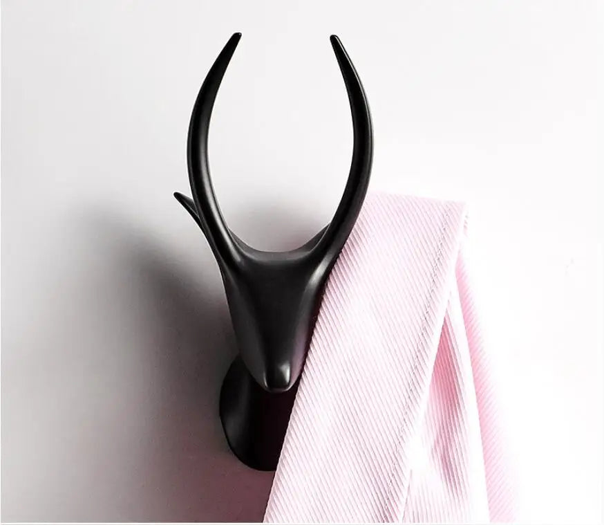 Wandhaken im Widderhorn-Stil