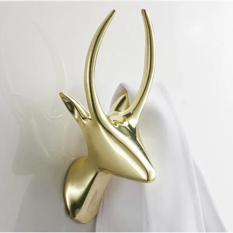 Wandhaken im Widderhorn-Stil