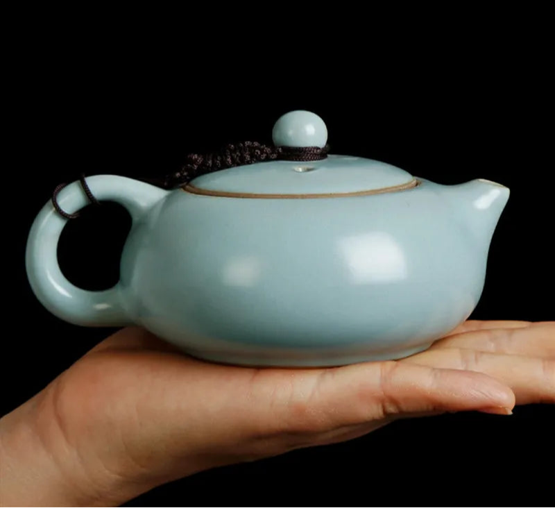 Handgefertigte Xishi-Teekanne aus Ru-Keramik – Elegantes Design mit Eiskrakele-Glasur in Azurblau