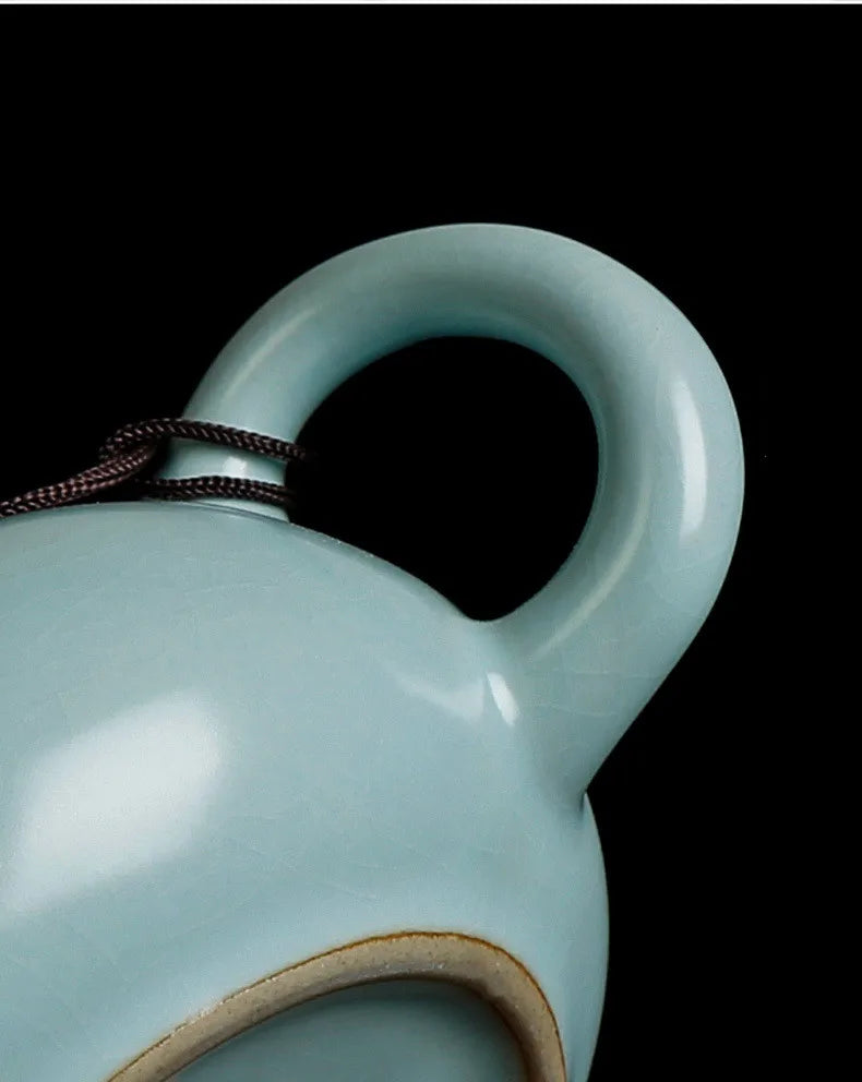 Handgefertigte Xishi-Teekanne aus Ru-Keramik – Elegantes Design mit Eiskrakele-Glasur in Azurblau