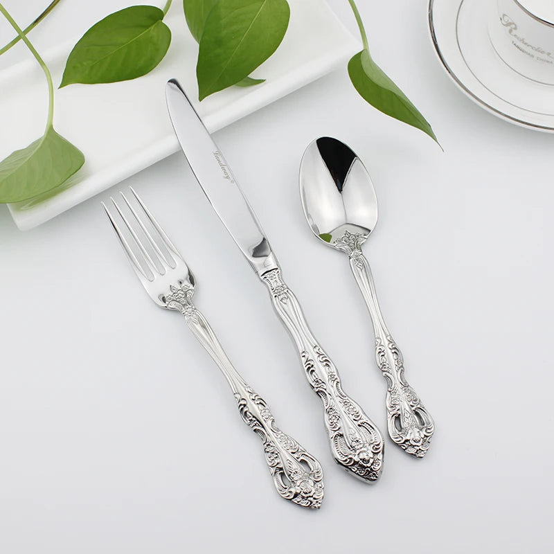 Luxuriöses Besteckset aus Edelstahl – Gold- und Silberfinish für stilvolle Tischkultur