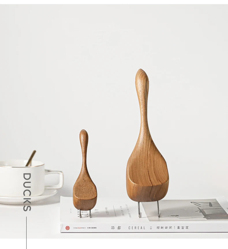 Nordische Holz-Gänsefiguren – Abstrakte Skulpturen aus Teakholz, bezaubernde Tierpaare als natürliche Dekoration für Ihr Zuhause