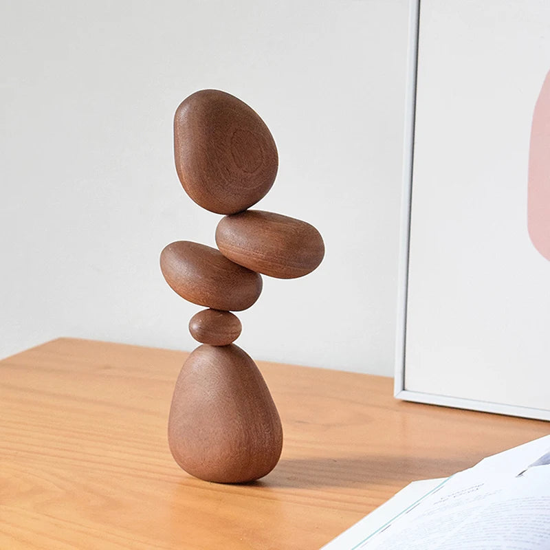 Massivholz-Deko in Steinform – Kreative Balance- und Puzzle-Ornamente im nordischen Stil