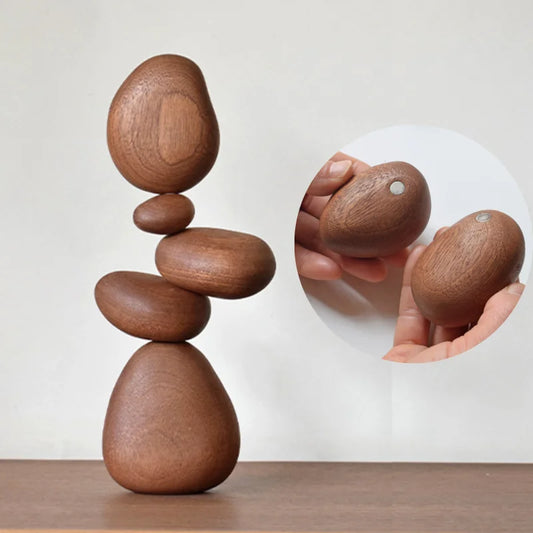 Massivholz-Deko in Steinform – Kreative Balance- und Puzzle-Ornamente im nordischen Stil